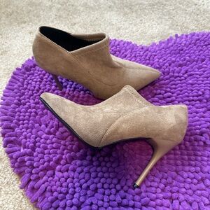 Elegant Tan Suede Ankle Boots